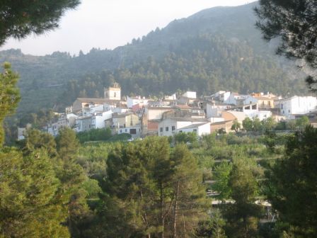 El pueblo de Penáguila y su entorno natural