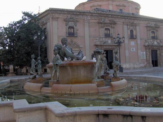 Monumento al río Turia en la ciudad de Valencia.