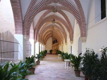 Lateral del claustro Monasterio de San Jerónimo de Cotalba